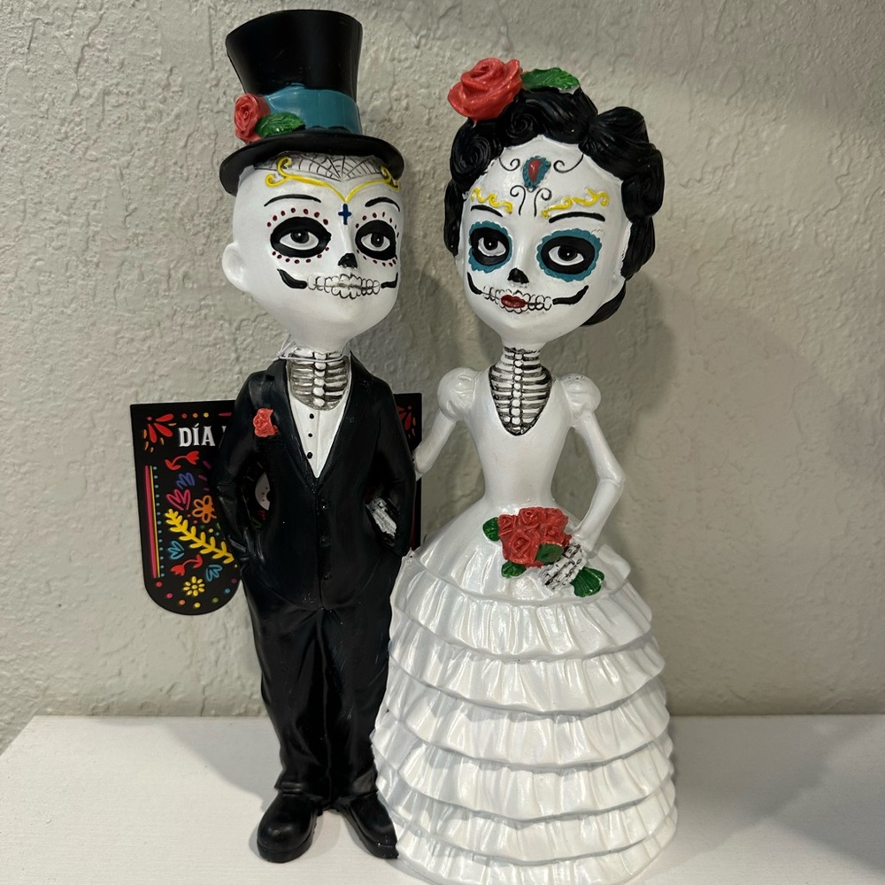 Día de los Muertos Skeleton Bride & Groom Sugar Skull Figurines
